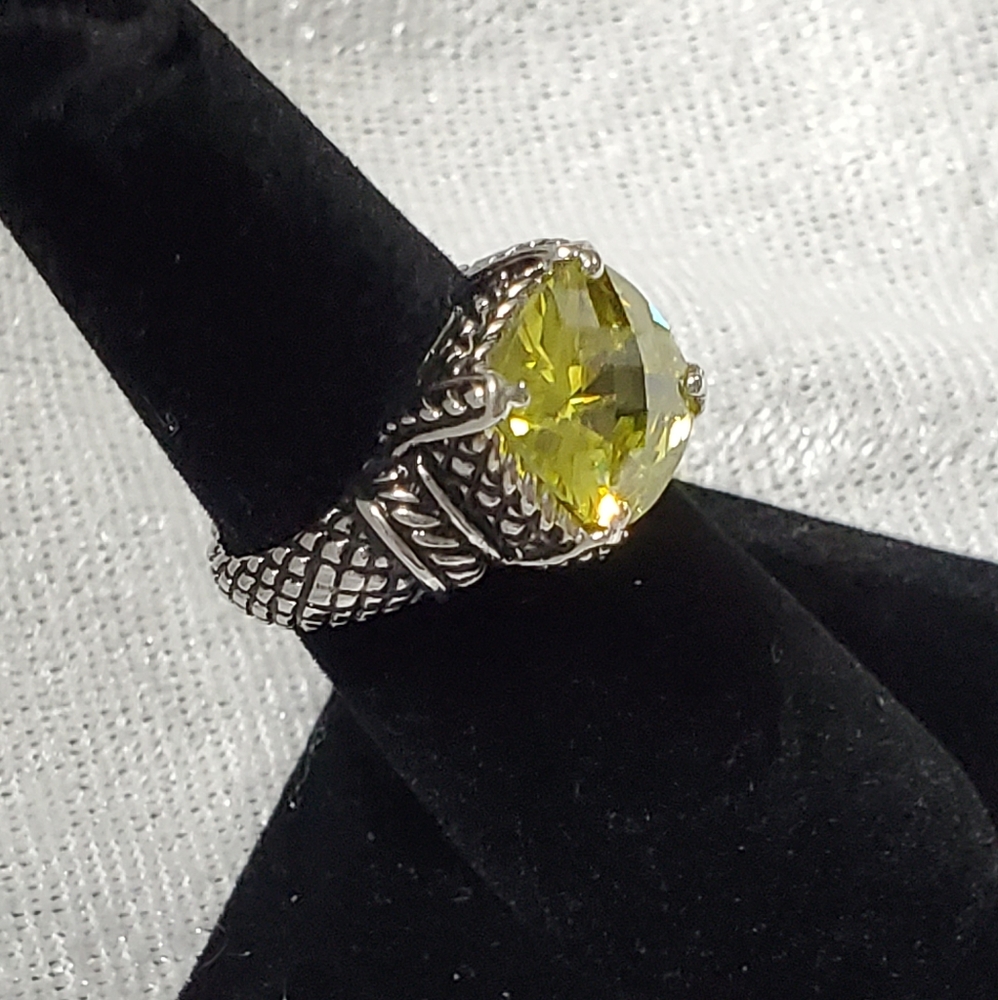 Ring - Picture 3 of 3